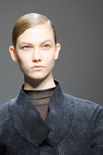 Look 10